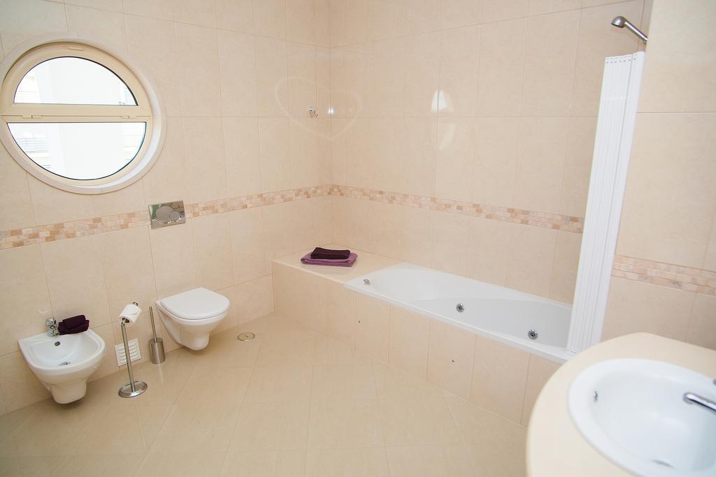 Sea View Penthouse In Albufeira Apartment Room photo